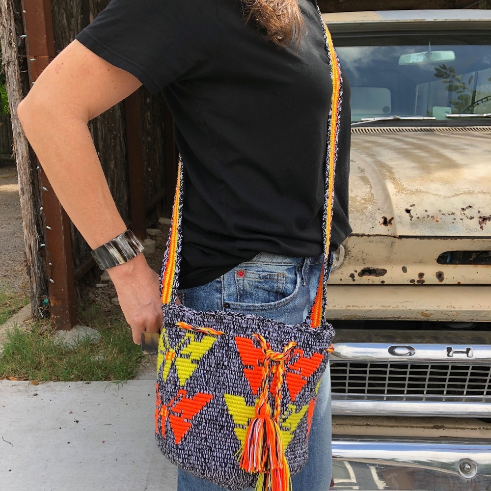 Colombia Mochila Woven Butterfly Bucket Tote Draws - Picture 8 of 9